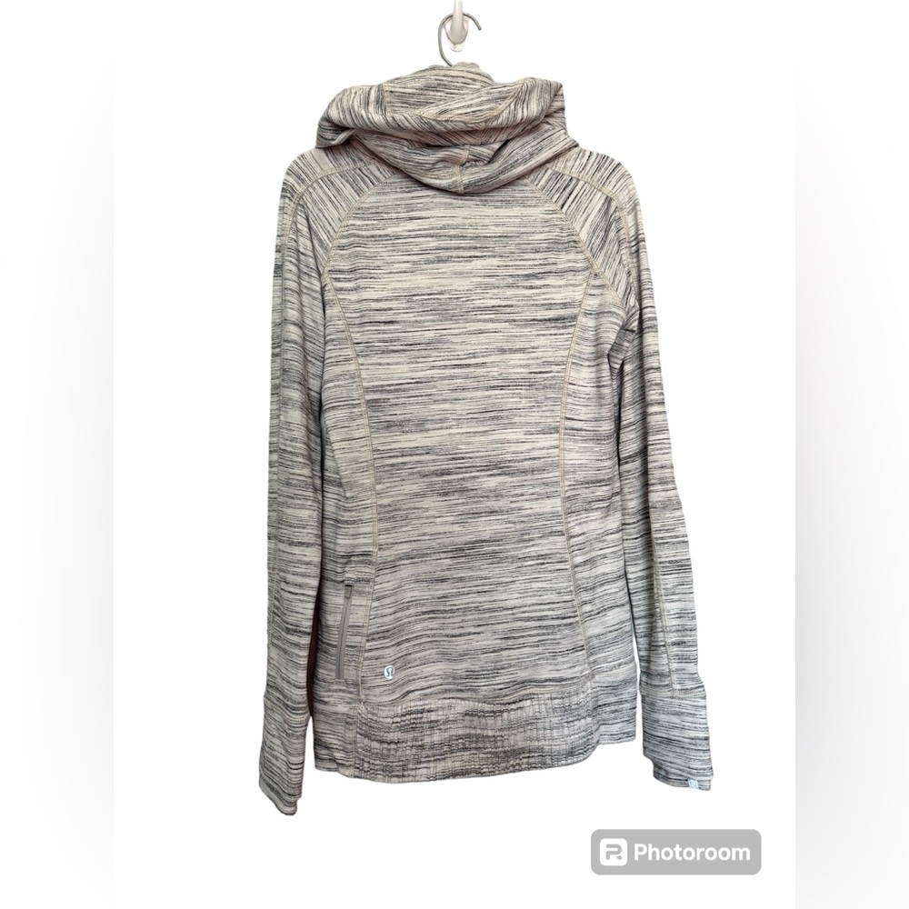 Lululemon long sleeved hooded‎ top size 4 - Picture 2 of 5